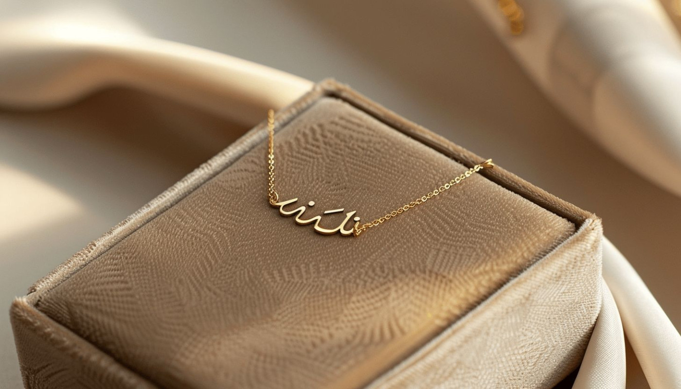 Comment choisir la taille et la couleur idéale pour votre collier prénom en arabe